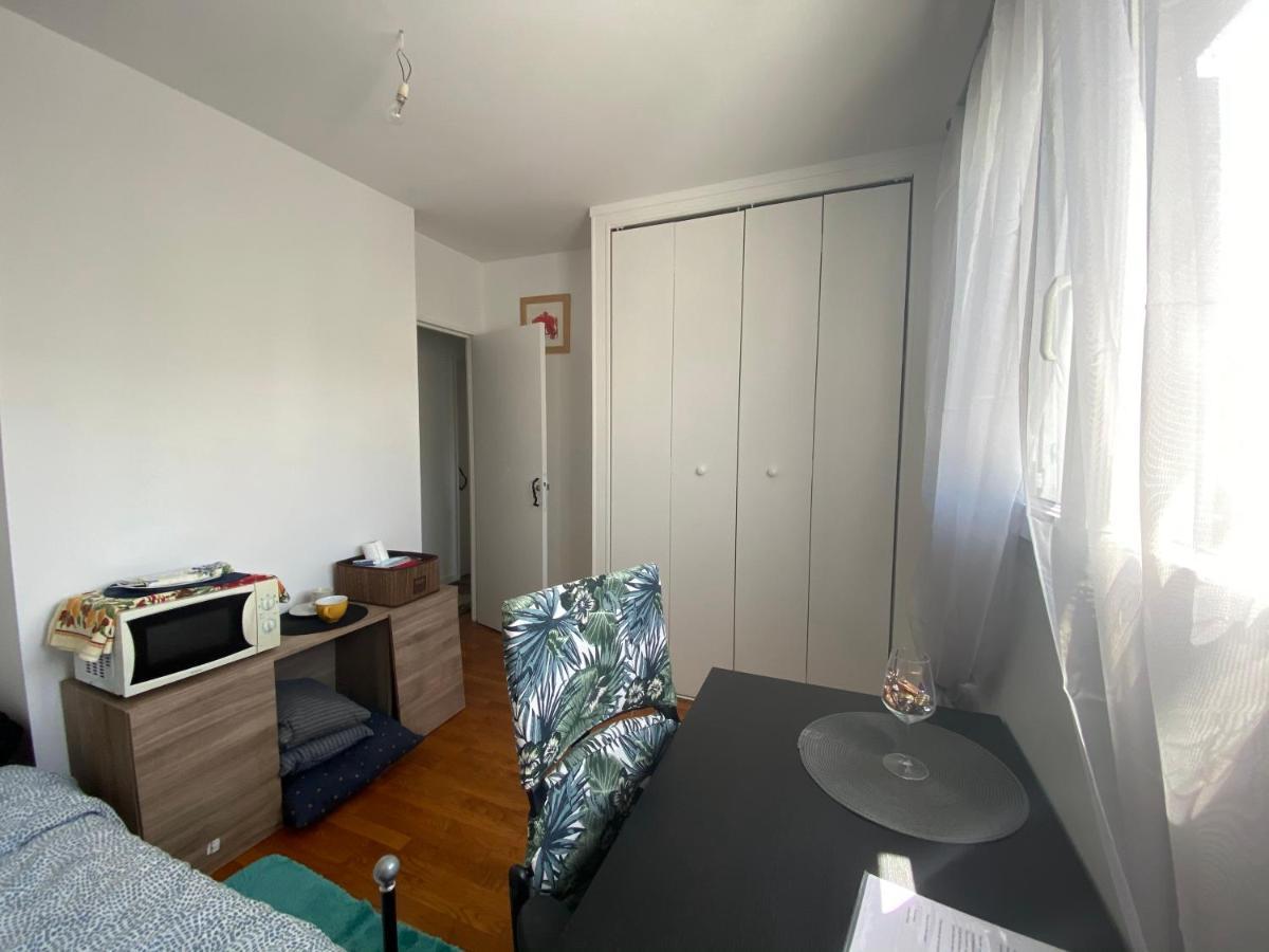Bedroom In A House/ Chambre Dans Une Maison Epinay-sur-Orge Exterior photo